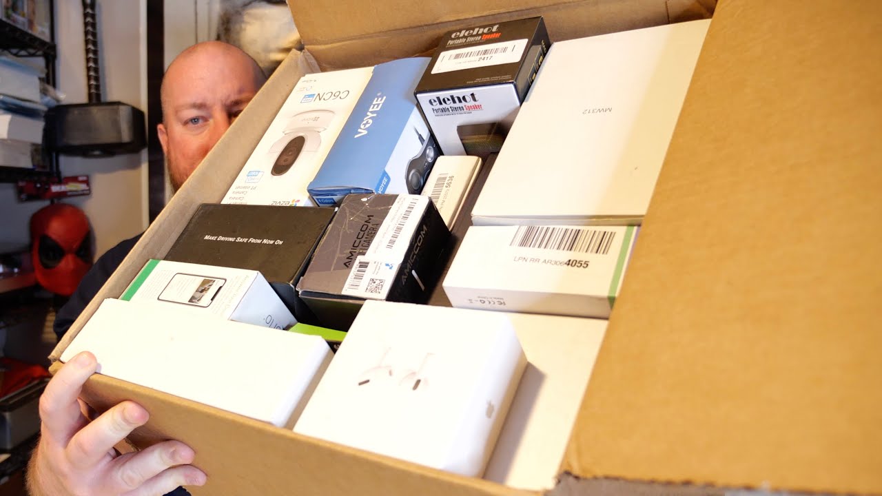 What's inside of a 920 Amazon Customer Returns ELECTRONICS Mystery Box