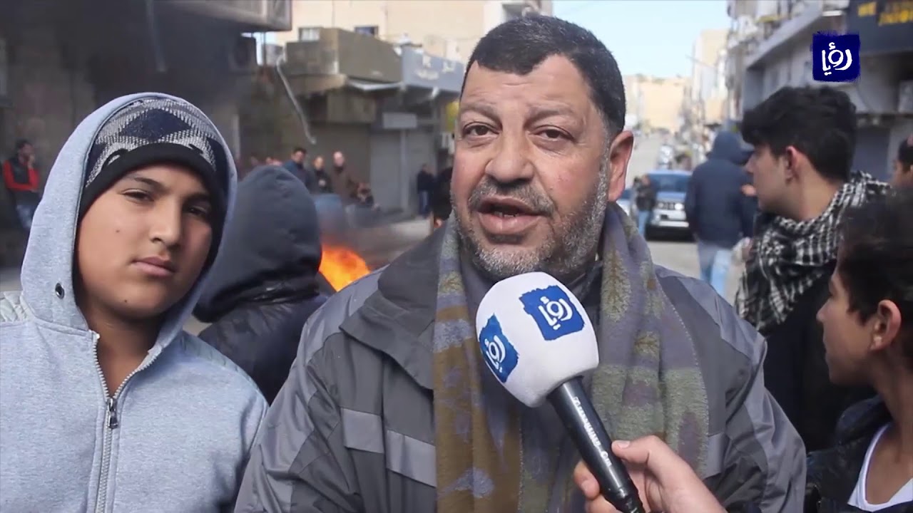 احتجاجات على منع وقوف الحافلات في شارع الملك طلال بالكرك - (12/2/2020)