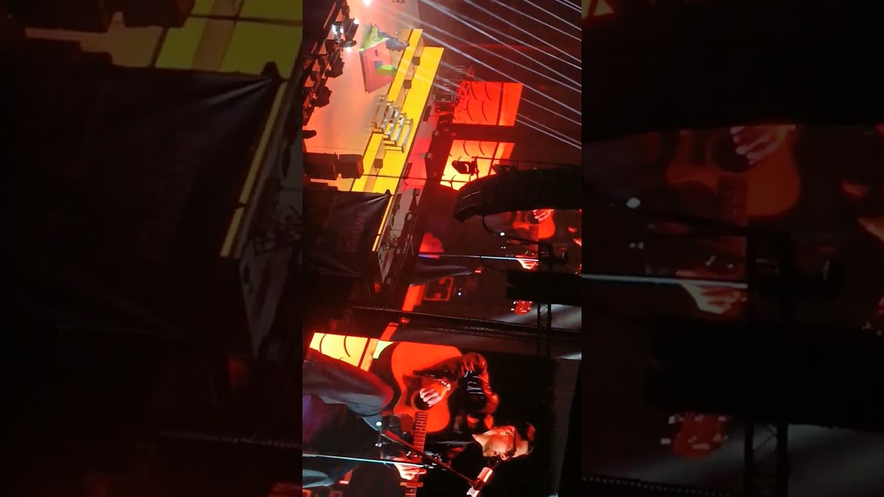 Mi vecina de @abrahammateo en el Movistar Arena 