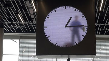 The Man in the Clock, Schiphol Airport, Amsterdam