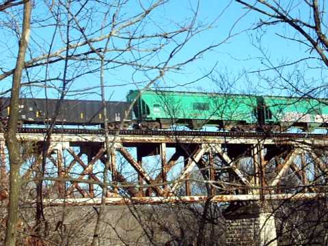 CSX Q556 crosses Red River on Henderson Sub 12/29/...