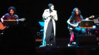 Video-Miniaturansicht von „Ella Kembara Ratu Rock 2017 Medley 2 Akustik (Singapore - 22 July 2017)“