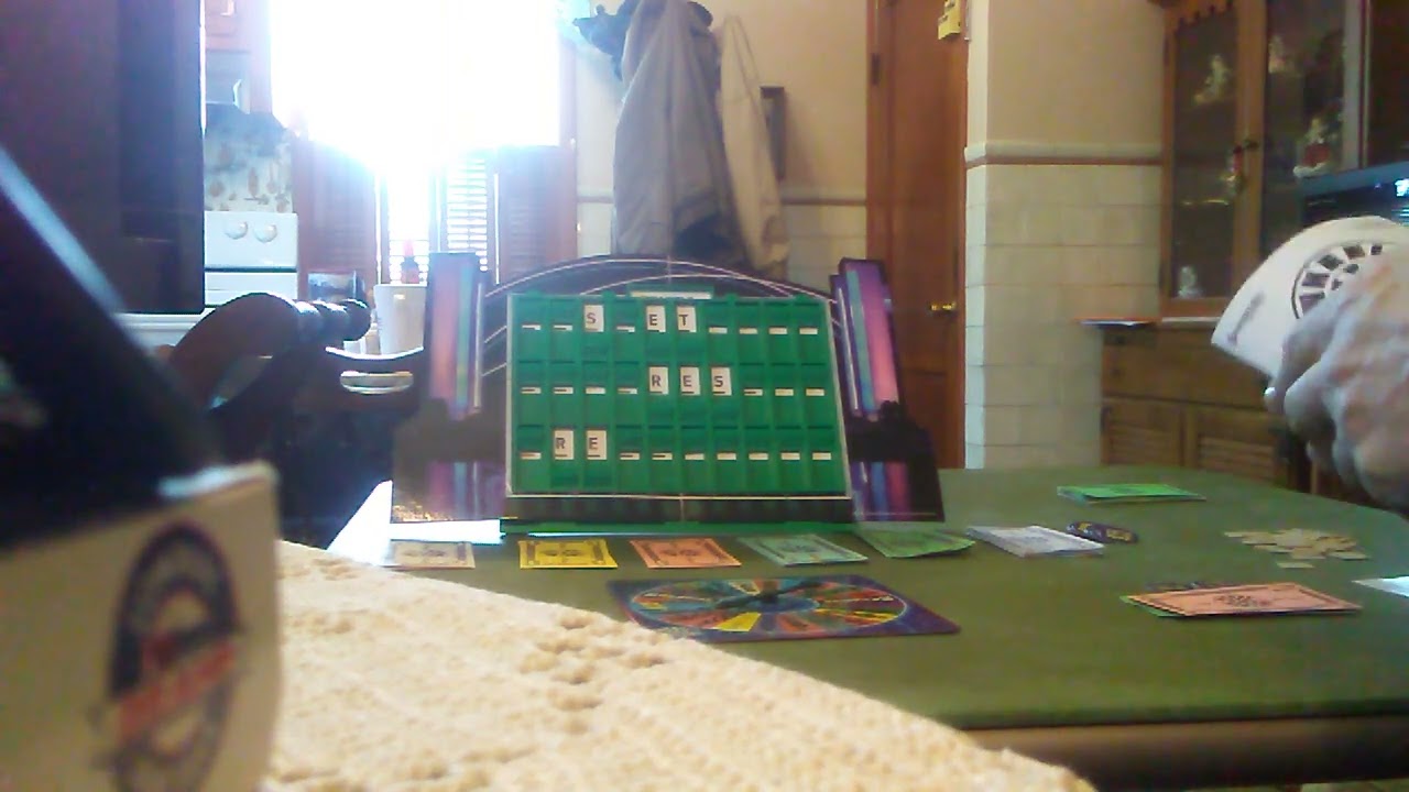 6th Edition Wheel of Fortune board game from 2022 showdown.