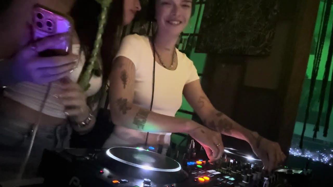 zuzaOK x Bubblegun b2b OUTPUT 13.12 @ BUSZ Kraków