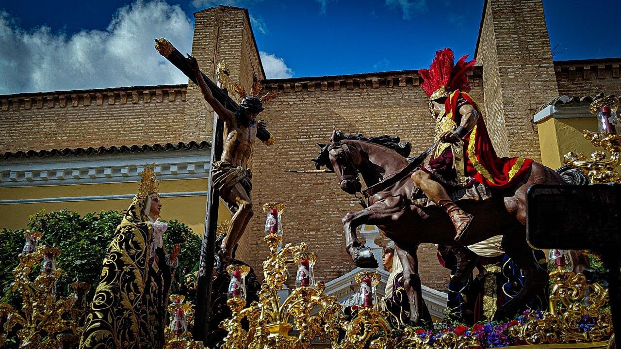 SALIDA DE LA SAGRADA LANZADA Y PRIMERAS CHICOTÁS DE SU RECORRIDO