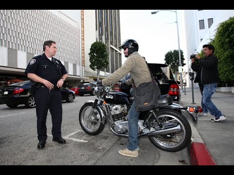 2011 Keanu Reeves speaking with a Beverly Hills Police officer