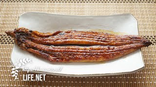 【市販のうなぎの蒲焼きはほうじ茶葉と焼くと絶品に】サイゲン大介さんのレシピ【お店のような炭火焼風に香ばしくなる温め方】レモンを使ったたれのアレンジも最高！