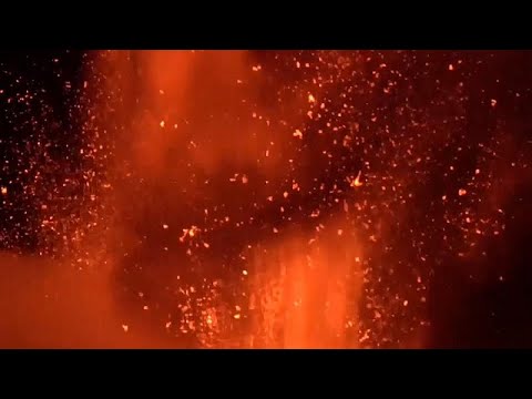 Εντυπωσιακές εικόνες από την έκρηξη του ηφαιστείου της Αίτνας…
