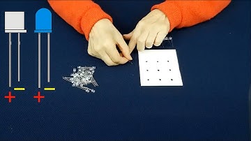 (LED 끼우기) 할매도 아두이노(Arduino)로 할 수 있다. Korea coding grandma가 납땜을 하기 위해 치구에 LED를 끼웠어요.