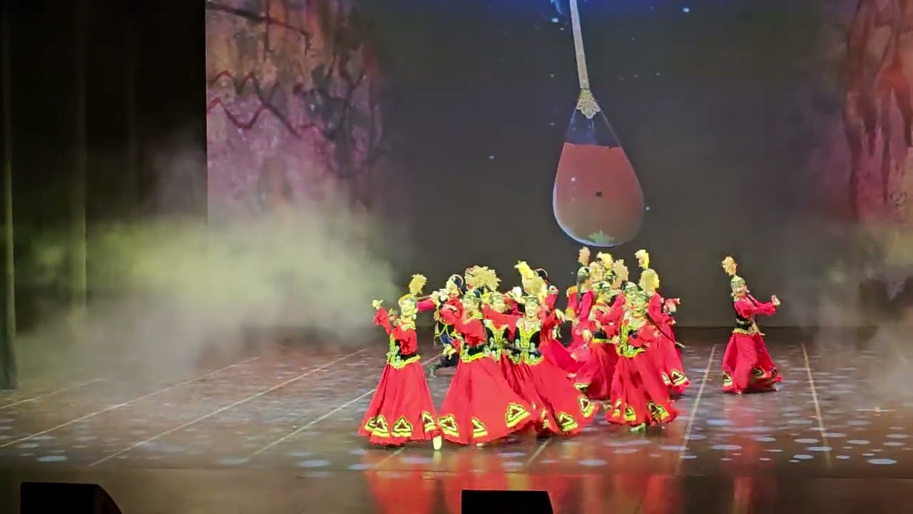 “Үкілі домбырам” биі. “Алтынай”мемлекеттік халық биі ансамблінің орындауында. 