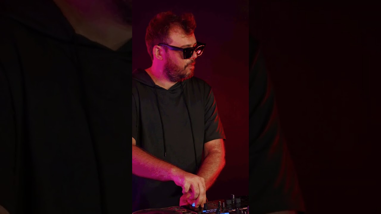 YouTube에서 This track just made my whole day 🔥 Landau, Eemoz – GetDa (Original Mix) 보기 YouTube에서 This track just made my whole day 🔥 Landau, Eemoz – GetDa (Original Mix) 보기