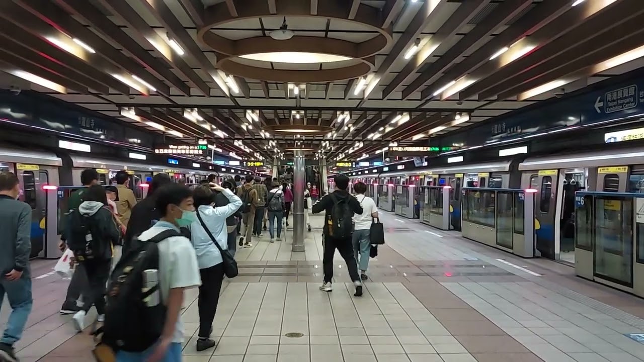 台北捷運 板南線 龍山寺站 下班尖峰時刻人潮 (含雨傘卡門事件疏散人潮) [BL10]