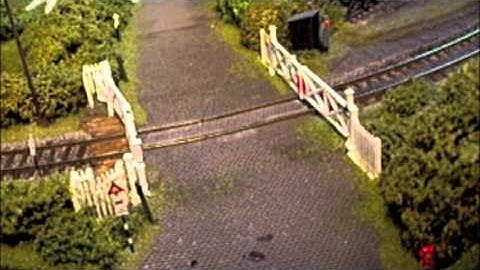 Working Level Crossing in OO gauge
