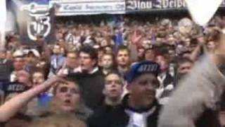 Miniatura de vídeo de "Die Atzen-Hey Das Geht Ab, Wir Holen Die Meisterschaft (Live Ostkurve)"