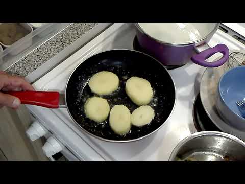 Βίντεο: Πώς να τηγανίζετε πατάτες με μπέικον και κρεμμύδια σε ένα τηγάνι