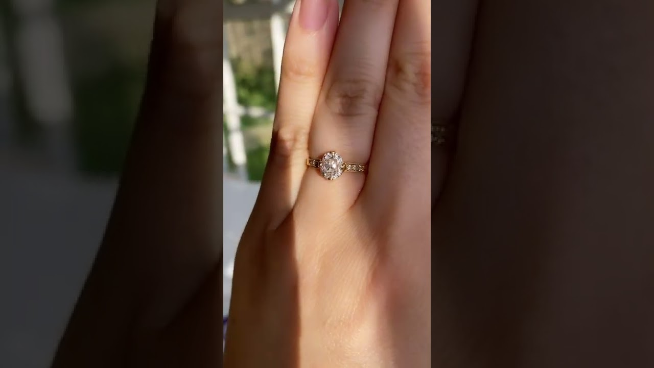 Best Engagement Rings For Small Fingers