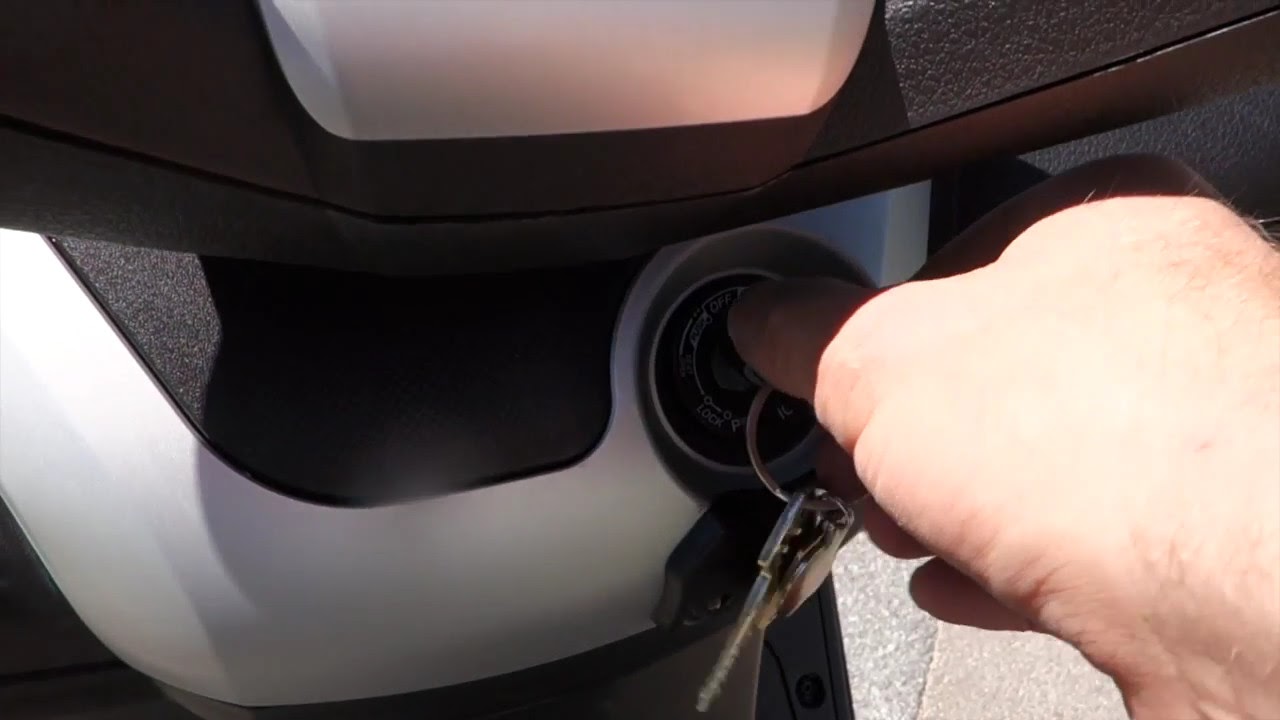 Yamaha XMAX 250 - YouTube