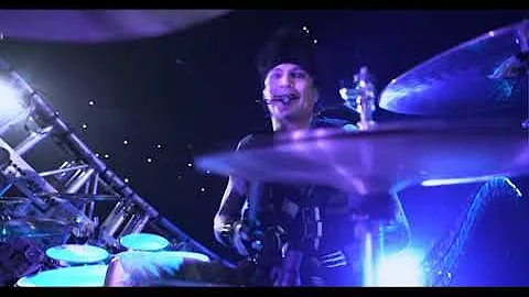 Tommy Lee (Mtley Cre). Fantastic drum solo.