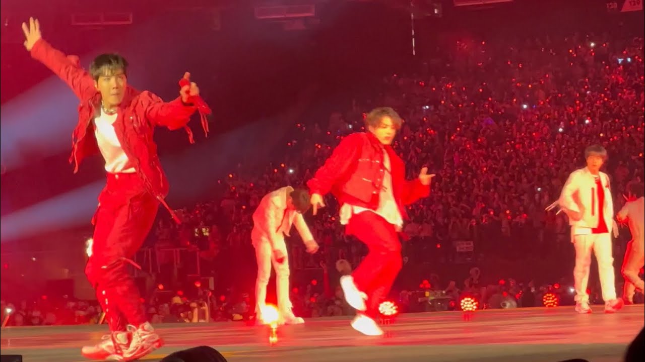 220415 Fire 불타오르네 BTS Fancam Permission to Dance PTD On Stage Las Vegas Concert Live 방탄소년단