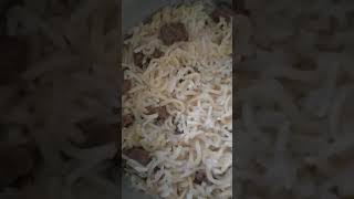 اندومي نودلز مع رز ولحم , غداء خفيف ولذيذ , عشاء خفيف , وجبة طعام , اكل منزلي , food, lunch, rice