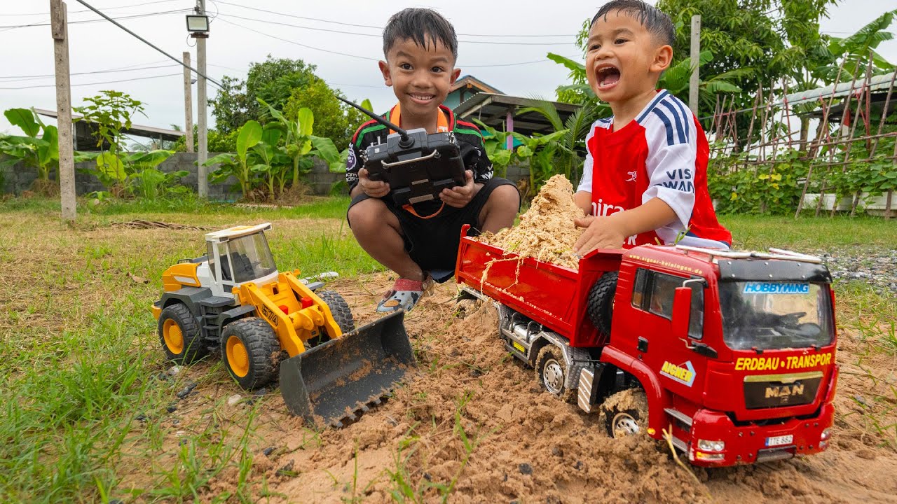 รถดั้มบรรทุกทราย ก่อสร้างทางช่วยรถโม่ | พี่ปลื้ม