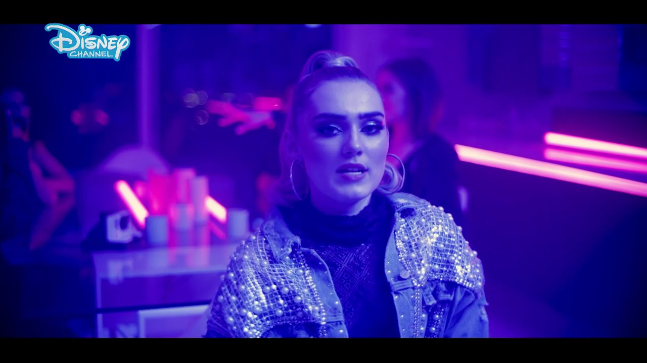 Videoclipe | Meg Donnelly  - Impress