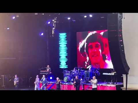 Chicago singing Questions