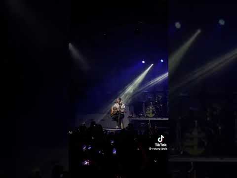 gold medal ribbon acoustic