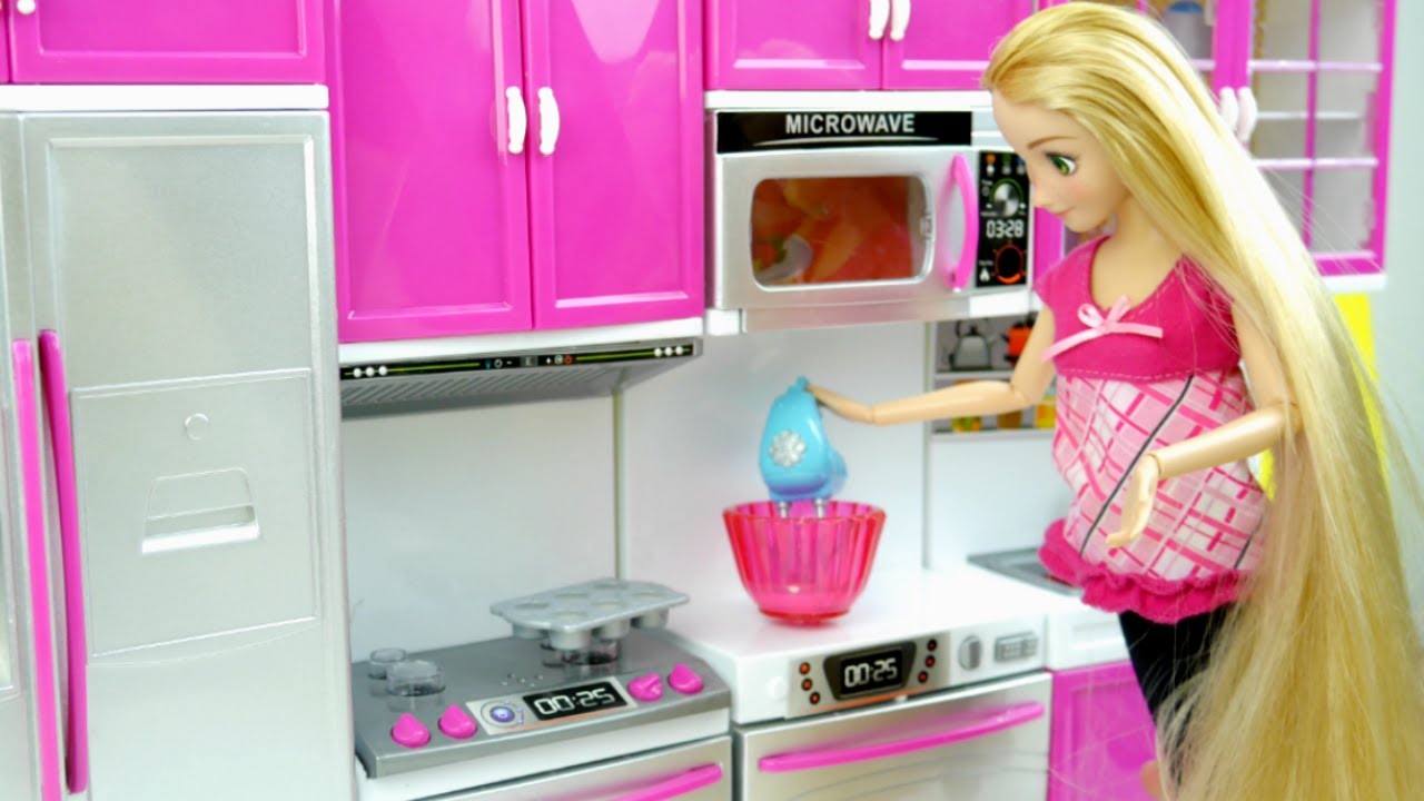 ⁣Disney Rapunzel Barbie cupcake kitchen toy أميرة روبانزيل تصنع كب كيك