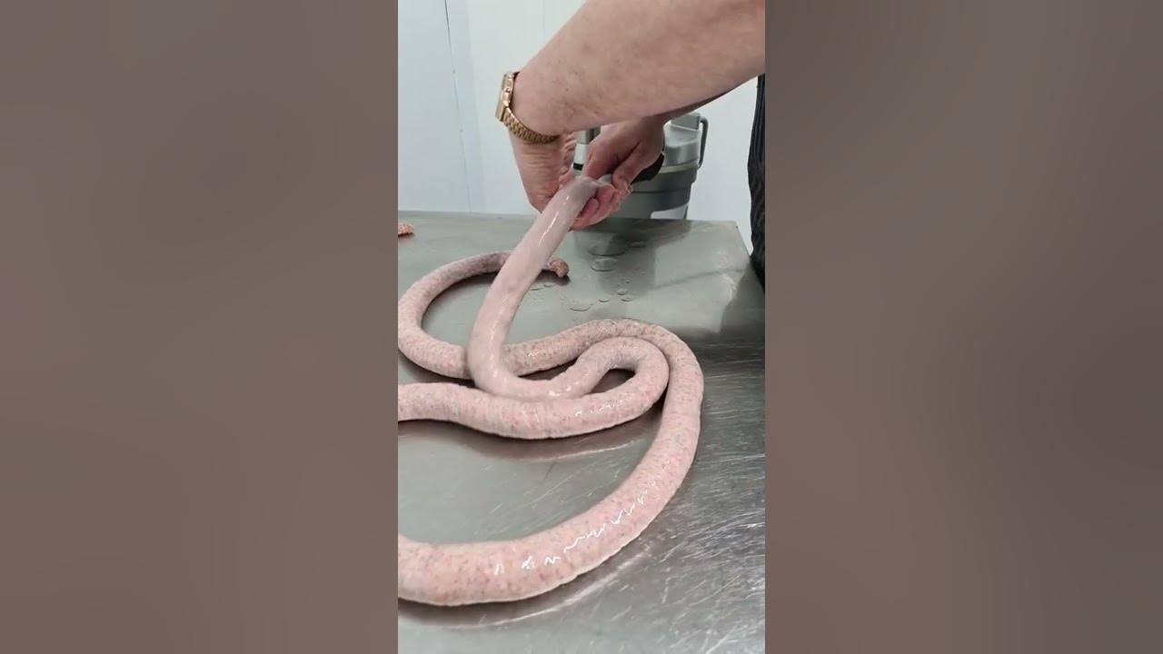 Sausage making, with Simon (The Chipolata) Colenso