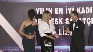 Linet Beyaz Gömlek Ve Siyah Latex Pvc Diz Altı Dar Etek. Ödül Töreni Hoş Kareler.