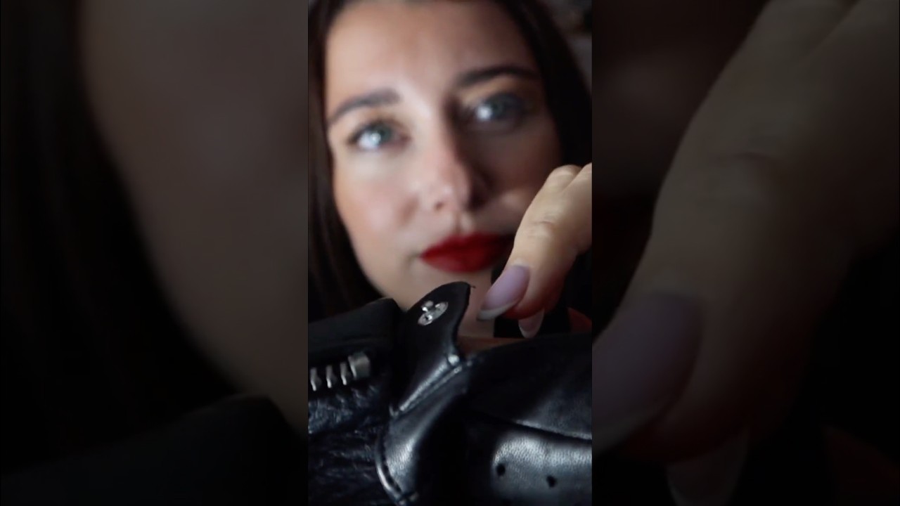 Putting on my gorgeous fingerless gloves - full video on YouTube #fingerlessgloves #redlip