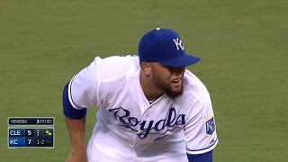 CLE@KC: Herrera gets Royals out of trouble in the 7th
