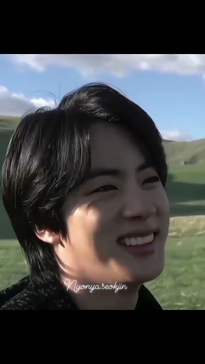 senyum nya candu banget😚. #bts #jin