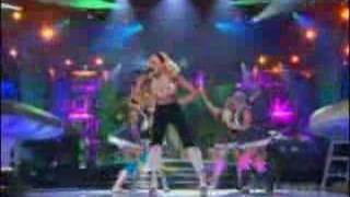 Gwen stefani- What you waiting for- rich girl (live)