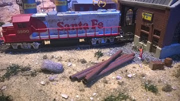 Model Train Layout - Project low cost/low weight Part 13: Details & BNSF Action, DC H0 Scale