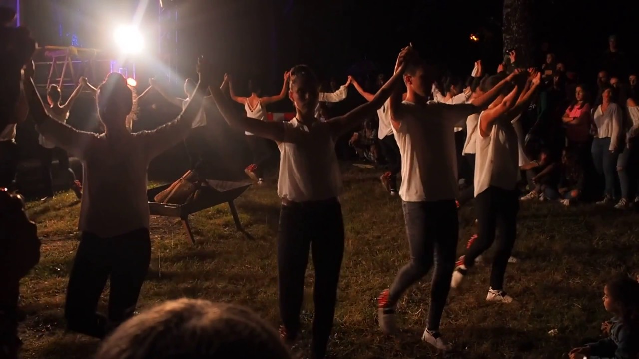 Kepa Junkera + Mungiako Santos Intxausti Musika ta Dantza Eskolako ikasleak