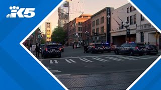 Police searching for suspects in Pioneer Square double stabbing