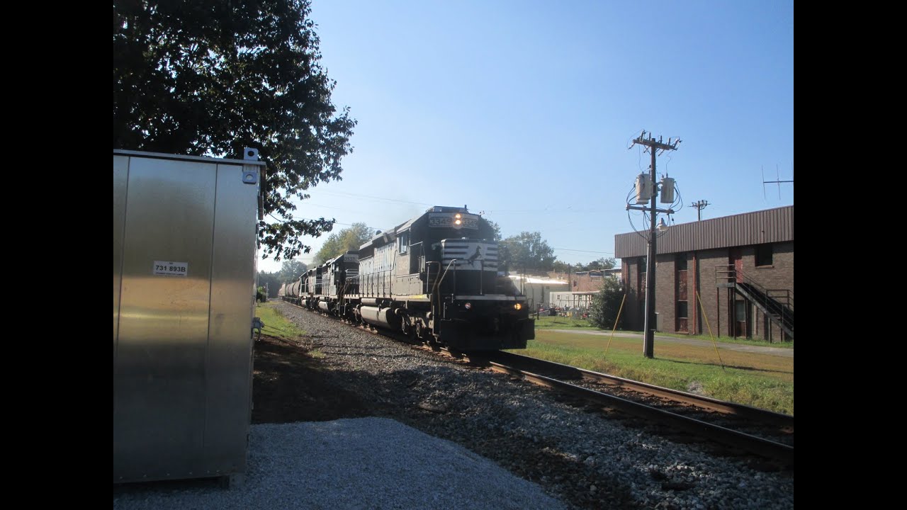 NS 3349, NS 3537, and NS 3507 pull NS A82 past the new signals at Jackson St in Courtland, AL (LRFP)