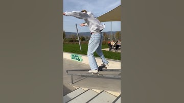 Backside Boardslide a little Handrail #skateboarding