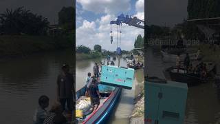 Proses Pemindahan Genset Ke Perahu Di Nyadran Balongdowo 2026 nyadran2026 nyadran
