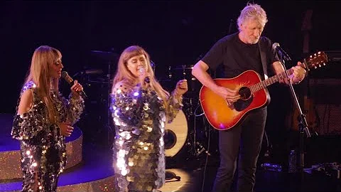 Roger Waters surprise guest appearance with Lucius...