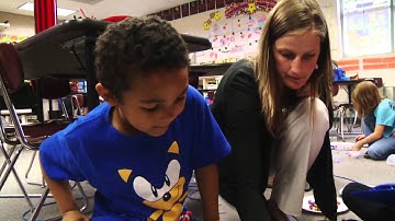 Lakeridge Elementary School kindergarten teacher Stephanie Latimer with students.