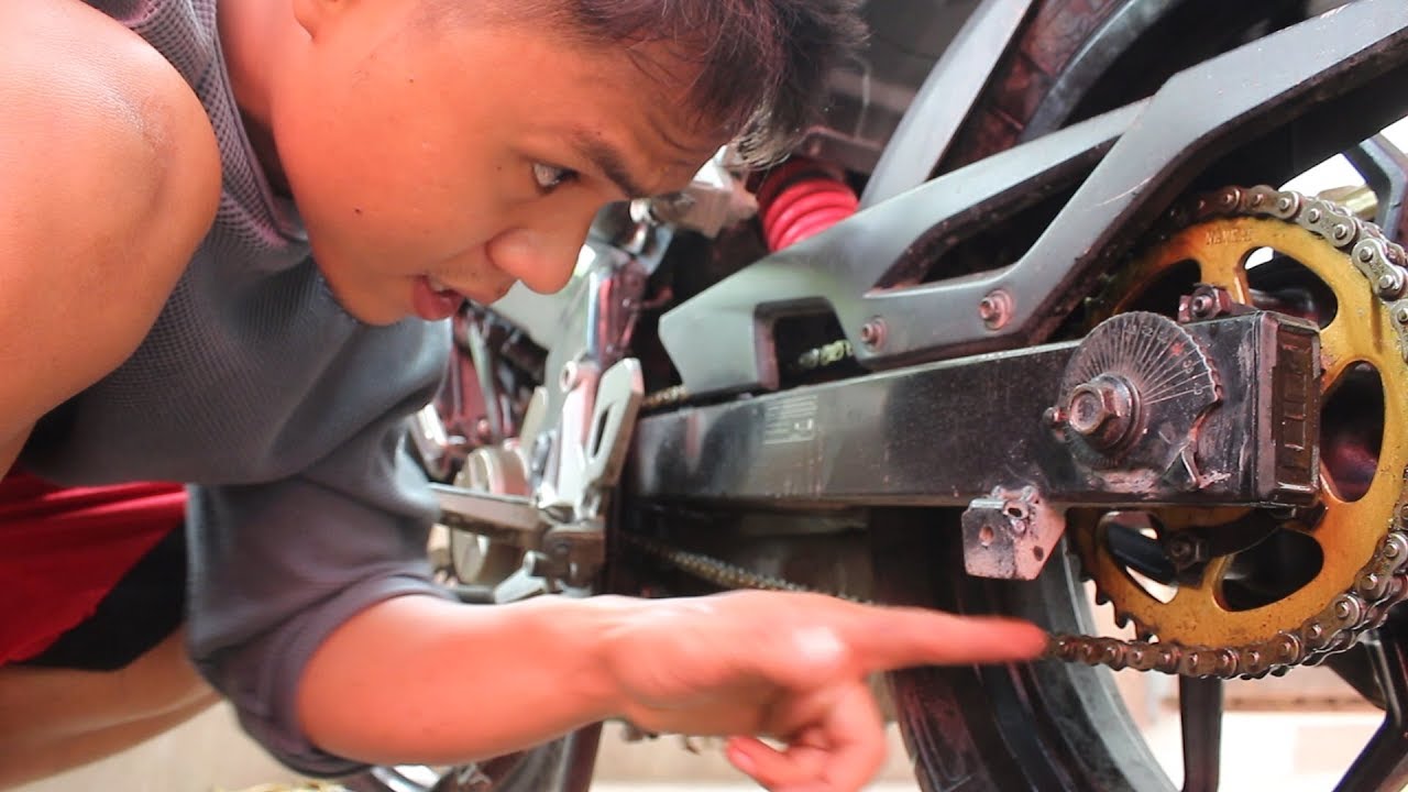 Chain Cleaning on 200NS NS200 Kawasaki 200NS Pulsar 200NS YouTube