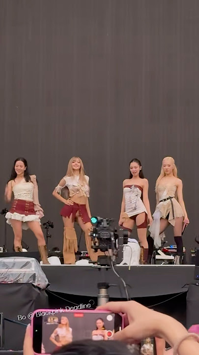Blackpink - whistle fancam deadline concert day 2 #blackpink #jennie #lisa #jisoo #rosé