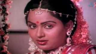 Ninaivukal Movie Radha Karthik Muthuraman Romantic Scene
