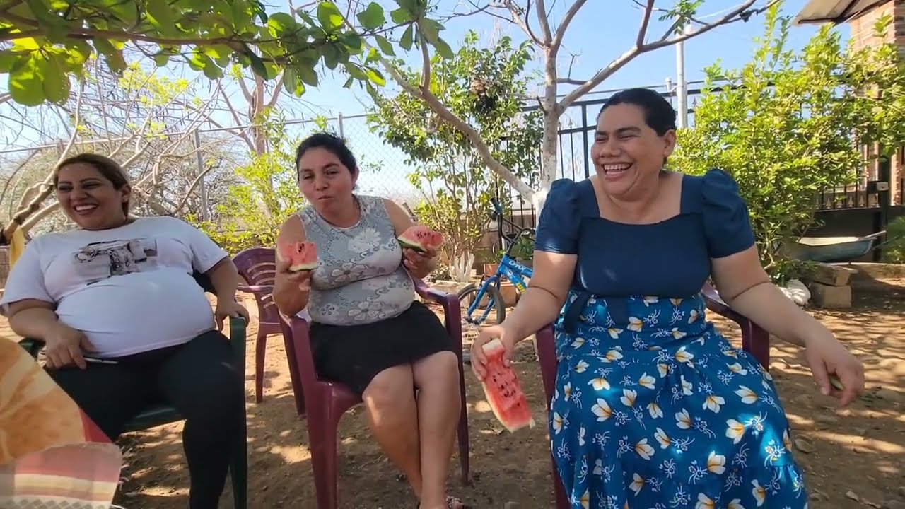 Yego niña Lilian avisitar ala familia así la pasamos☺️☺️