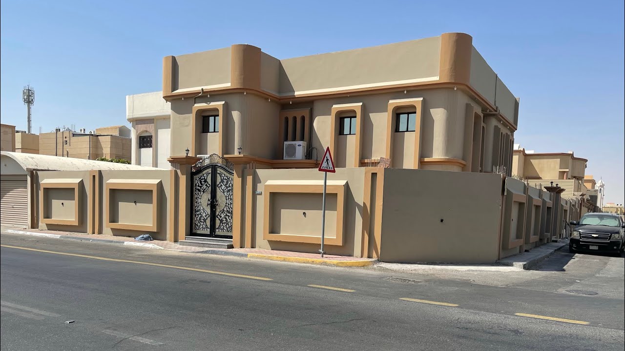 للبيع فيلا حي البندرية المساحة 800 متر السعر مليون و 300 الف صافي تواصل معنا 0501909979