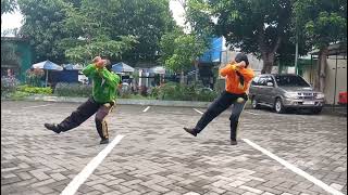 Latihan Teknik Gerakan Ling Tien kung Fong U Long V Peraga P Dawi Teguh Dan B Sulistyani