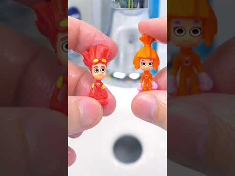 ФИКСИКИ ЗУБНАЯ ПАСТА И ЖЕЛЕЙНЫЙ ЗАЯЦ ХАРИТОН #Shorts